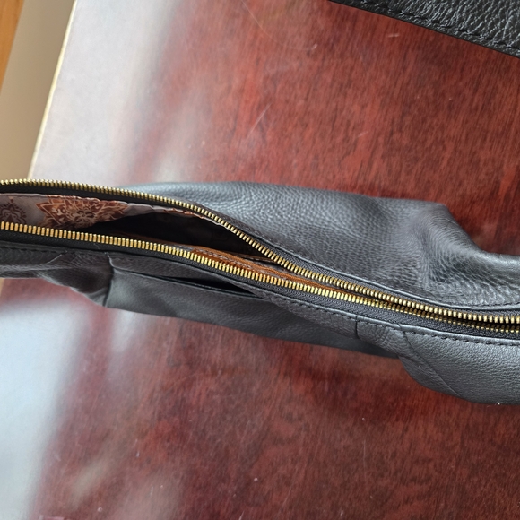 HOBO Black Pebbled Leather Shoulder Bag / HoboCondition: Excellent Pre-owned - Picture 8 of 16